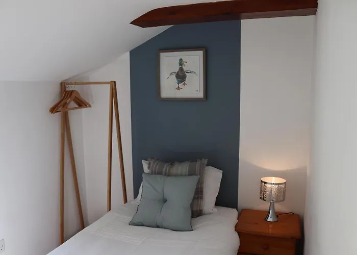 1 Barge Cottage